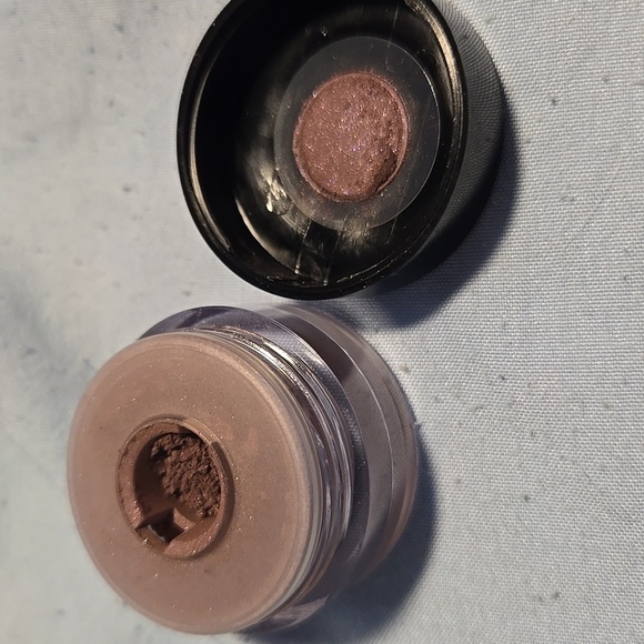 Avon-Smooth Mineral Eyeshadow in 'Midnight Mauve' Full Size Discontinued - Picture 8 of 10